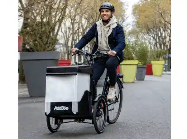 vélo cargo triporteur_Rouler à vélo en transportant des charges