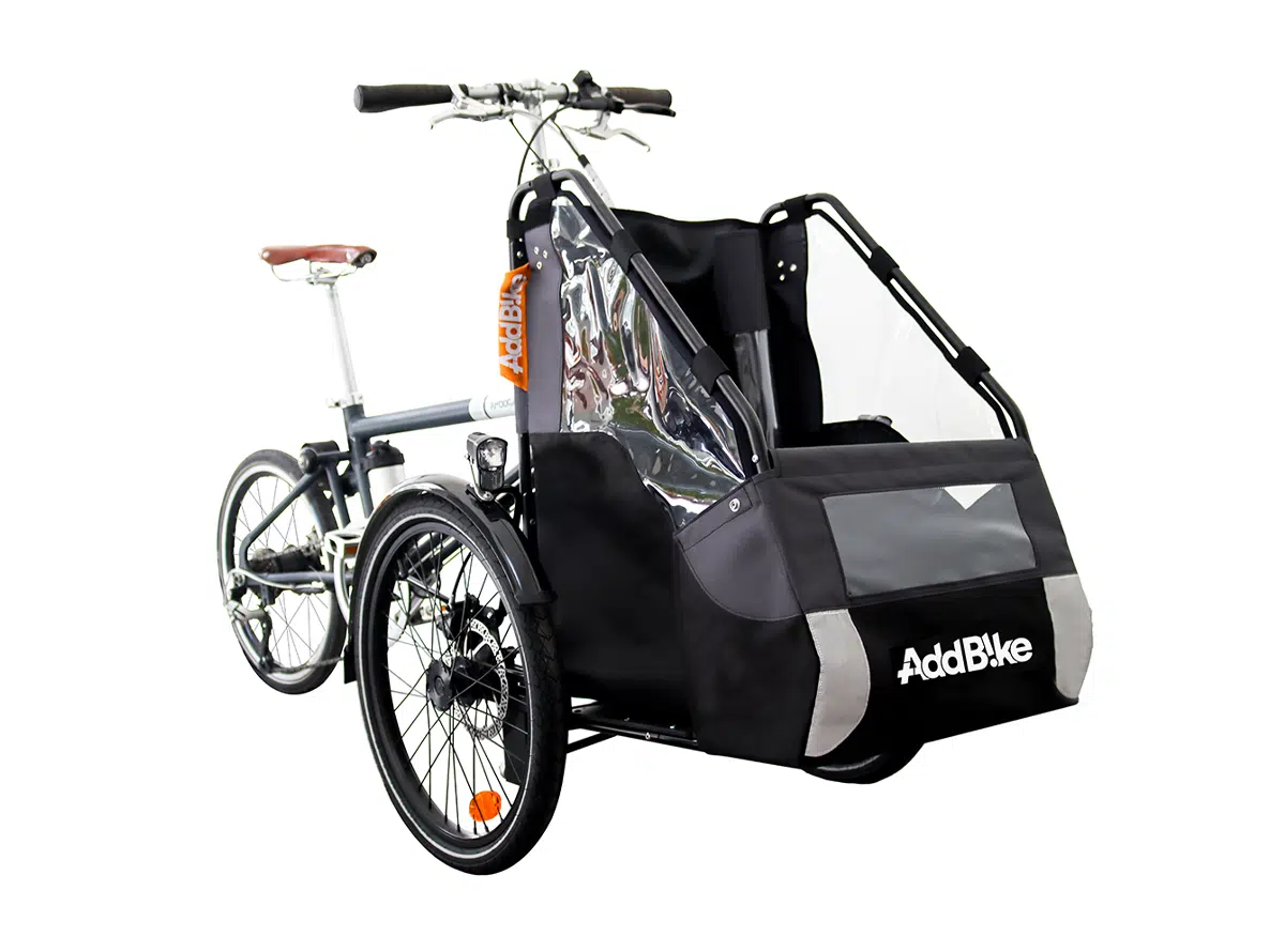 Front dog trailer allows you to transport your pet by bike