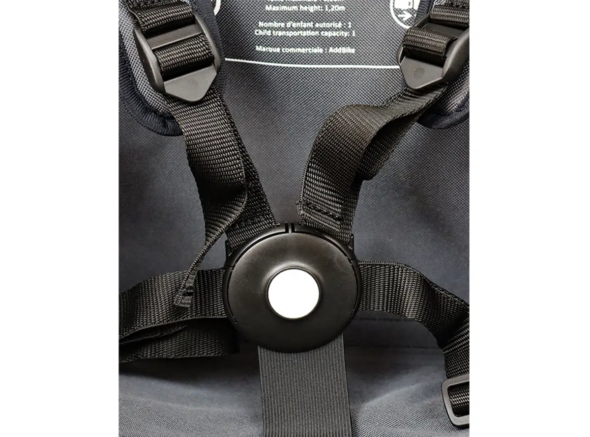 Kid Kit detail of the kid safety belt fastened