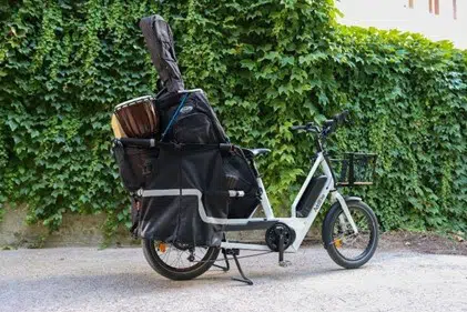 Electric cargo bike transporting heavy music instruments