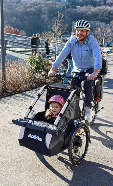 Kindertransport Fahrrad: Papa unterwegs mit der Carry'Box Kid