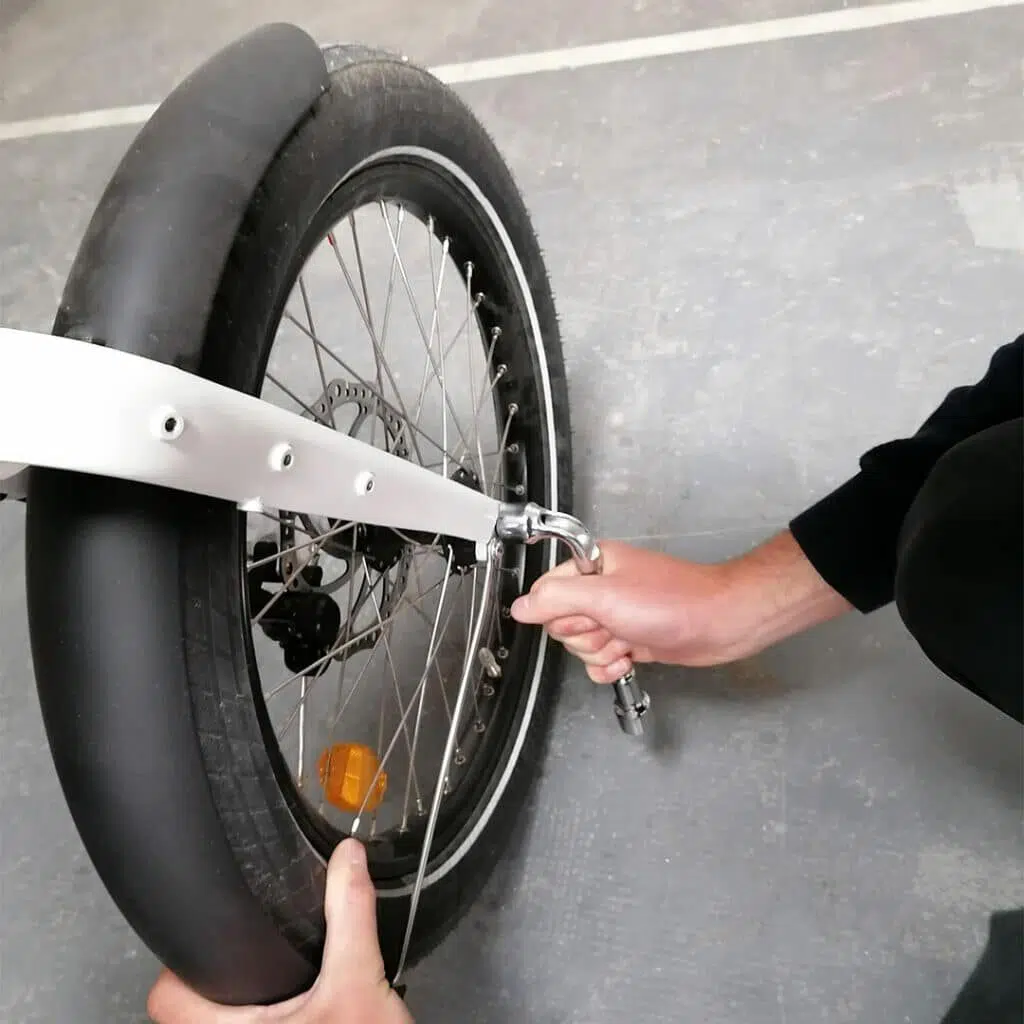 Lastenfahrrad: Reifen montieren