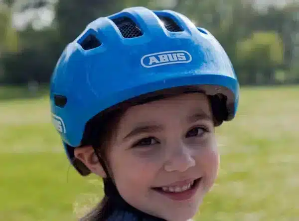 ABUS_ Kinderfahrradhelm Stadt Lächeln