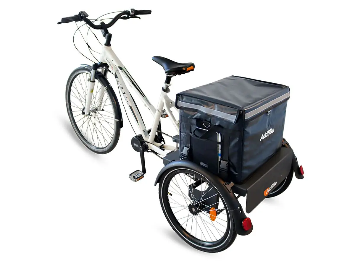 B-Back_ Fahrrad mit drei Rädern und isolierter Box