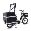 Vélo cargo professionnel vue trois quarts derrière