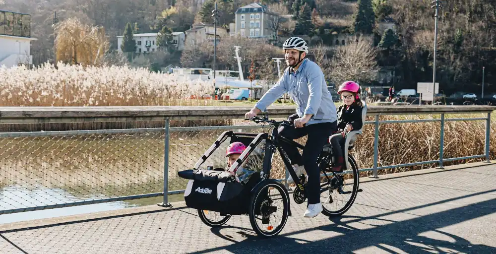 Adult trike: dad cycling with kids on his cargo tricycle