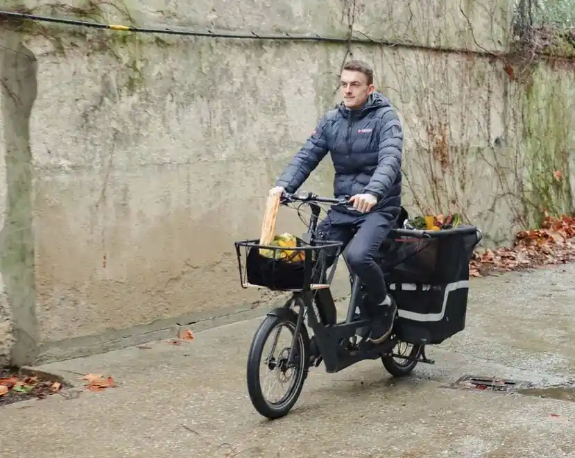 Transport goods and groceries easily thanks to a carrier bike!