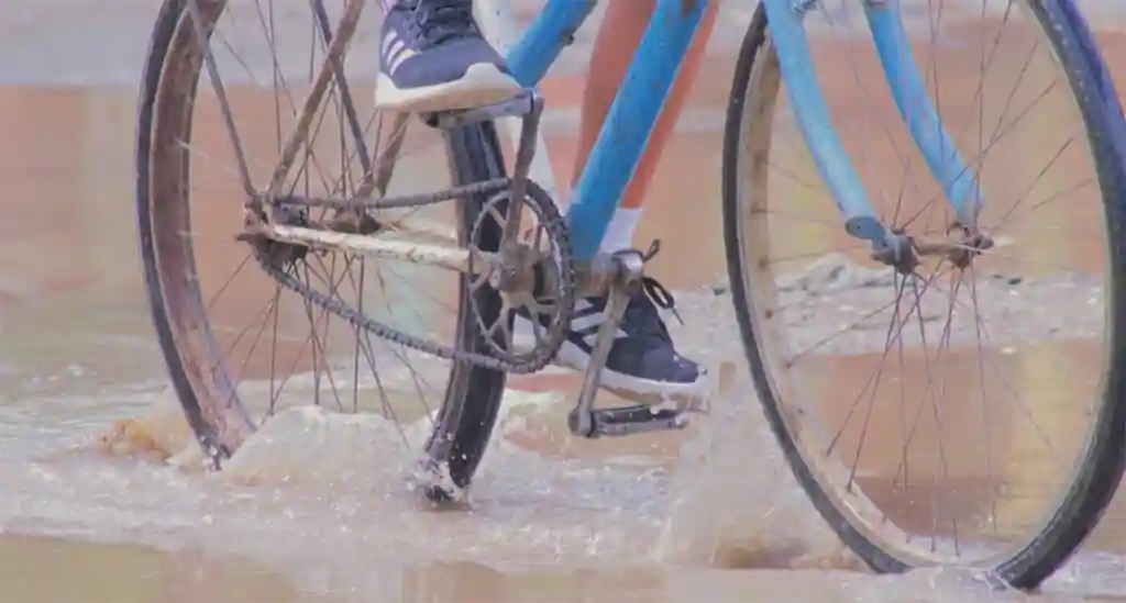 Tous les équipements pour se protéger de la pluie en vélo cargo