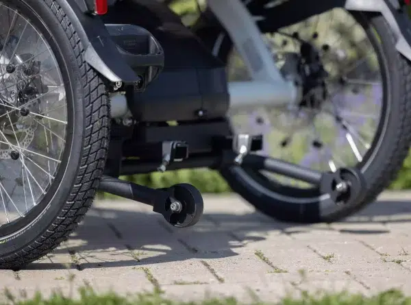 Tandem côte à côte_Roues anti-basculement à l'arrière
