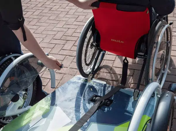 Vélo pour fauteuil roulant_Fauteuil facile à reculer