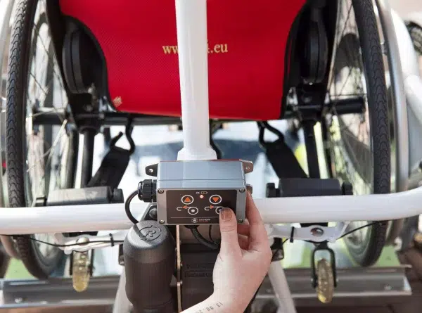 Vélo pour fauteuil roulant_Plateforme électrique
