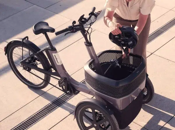 Tricycle adulte électrique_Transport de charges à l'avant