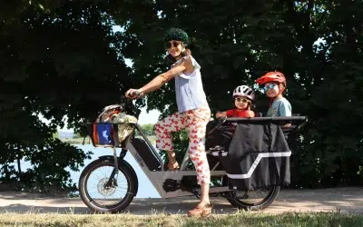 Quel vélo cargo choisir avec des enfants ? Comparatif et conseils