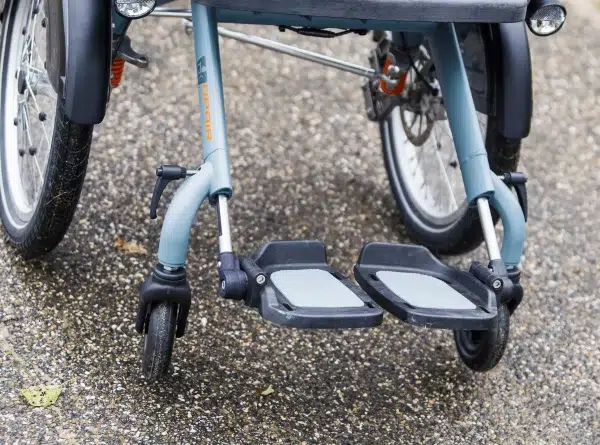 Vélo fauteuil siège avant_Repose-pieds intégré