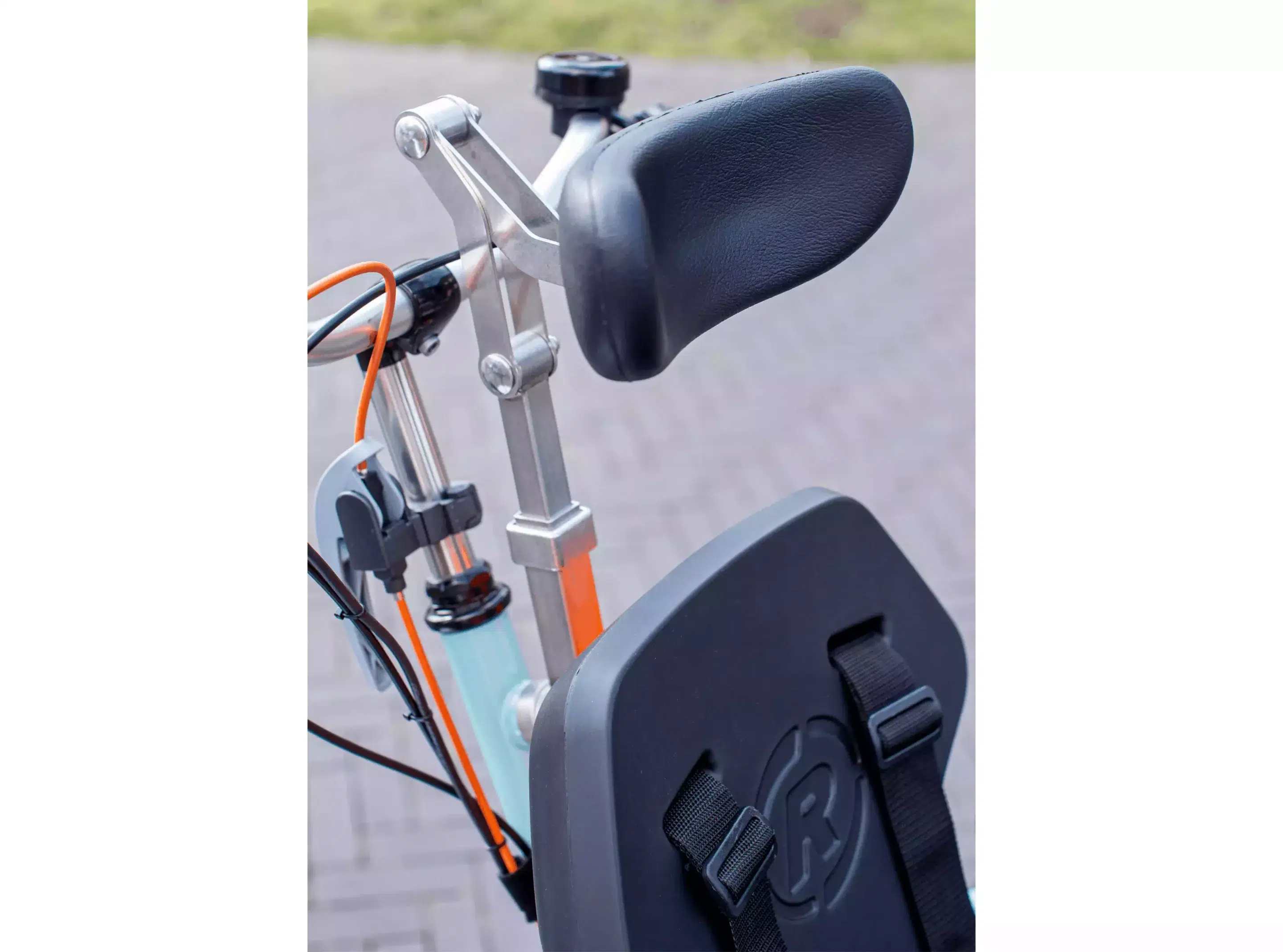 Vélo fauteuil siège avant_Zoom sur lappui-tête