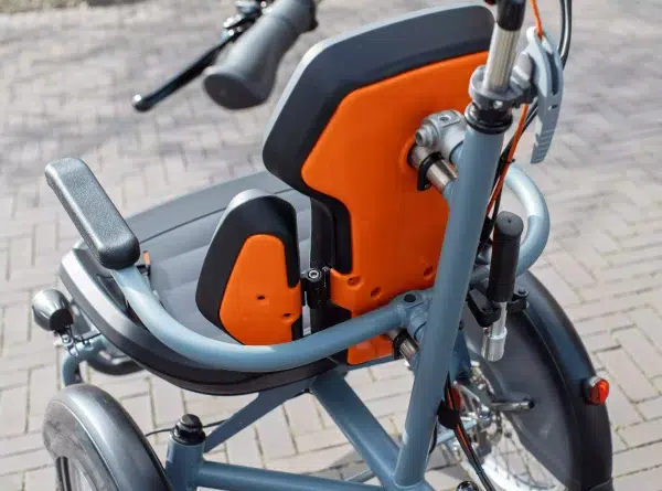 Vélo fauteuil siège avant_Zoom sur larrière du fauteuil