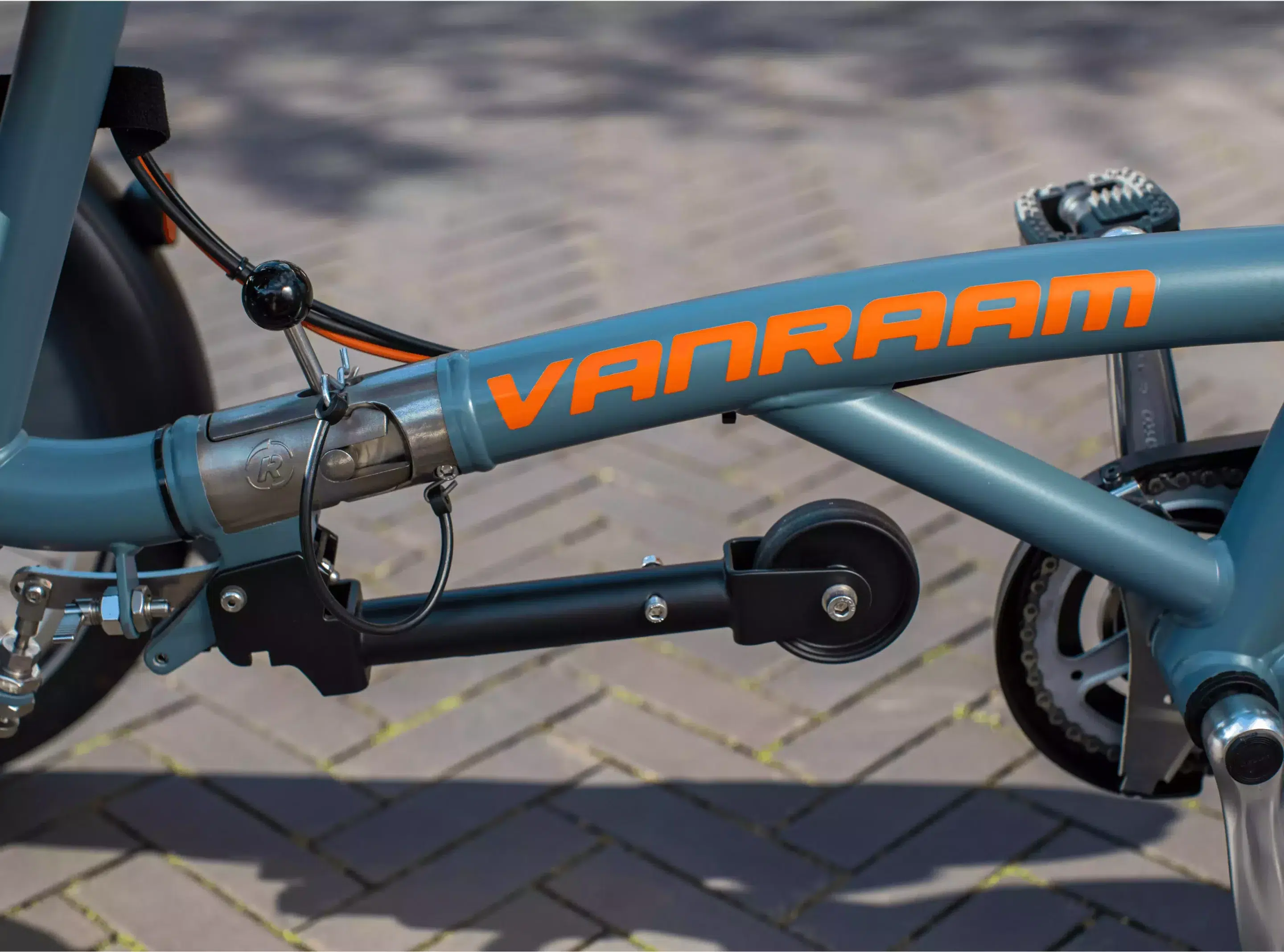 Vélo-fauteuil-siège-avant_Zoom-sur-le-cadre-divisible