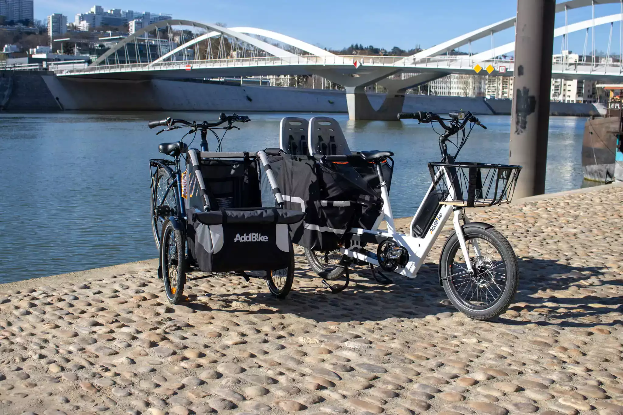 Exemple de deux vélos cargo